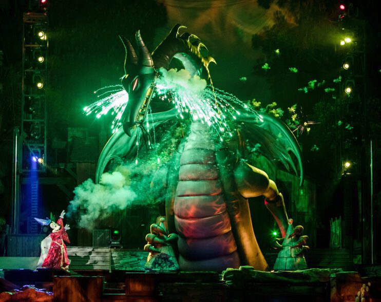 “Fantasmic!” regresa a las aguas de Rivers of America