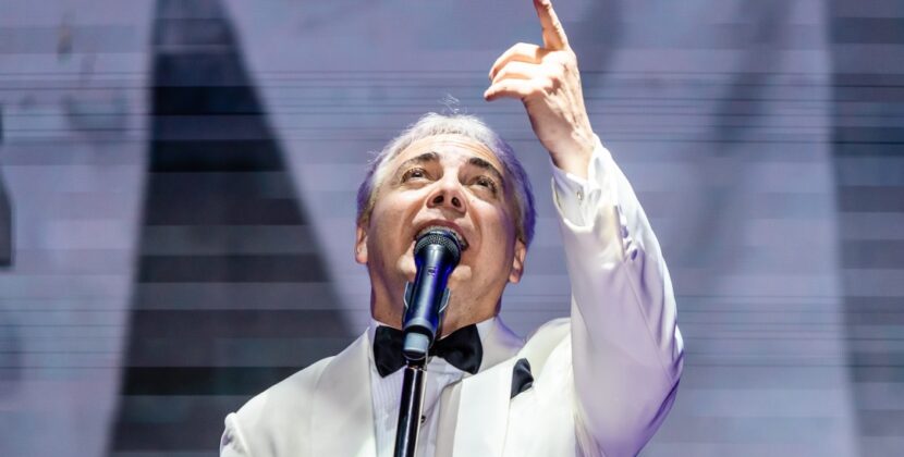 Cristian Castro derramó romanticismo con el público de Tijuana