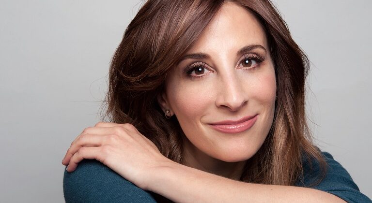 Mónica Huarte presentadora de GuadaLAjara Film Festival en Los Ángeles