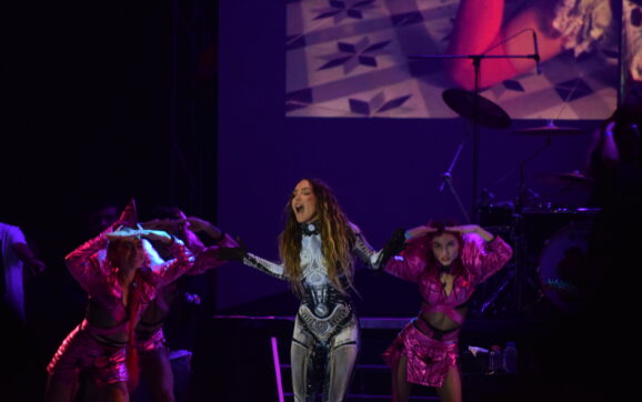 Fans se llevan tatuada a Belinda 