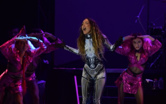 Fans se llevan tatuada a Belinda 
