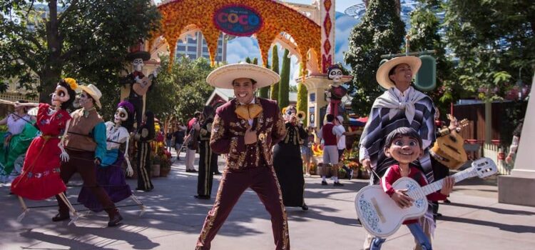 Celebra el Mes de la Herencia Hispana y Latinoamericana en Disneyland Resort