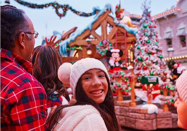 La magia de la Navidad llega a Disneyland Resort