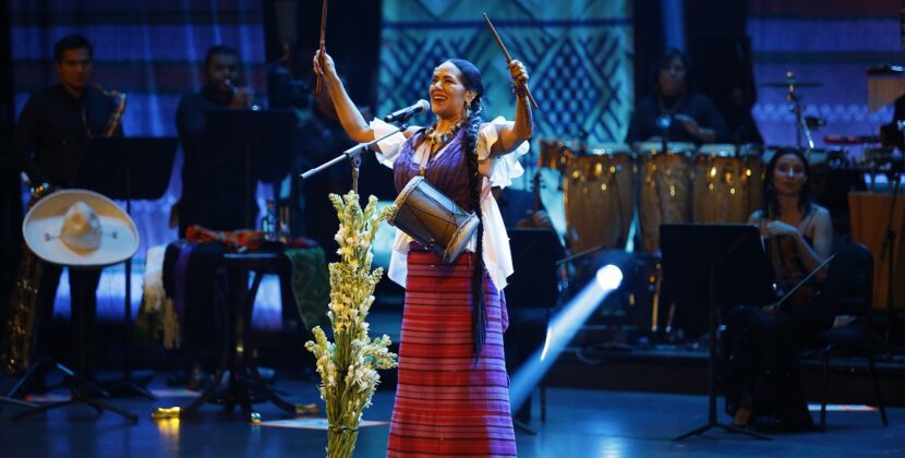 LILA DOWNS cumple uno de sus sueños desde el Palacio de Bellas Artes