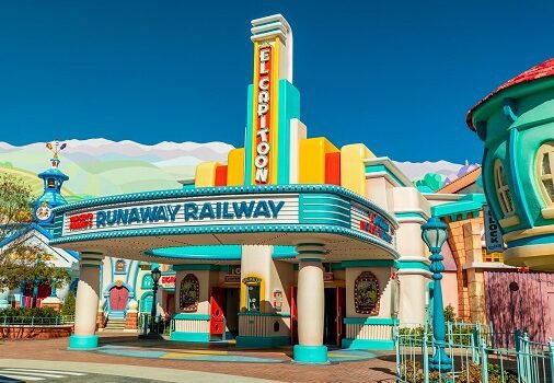 Se estrenó Mickey & Minnie’s Runaway Railway en Disneyland Park