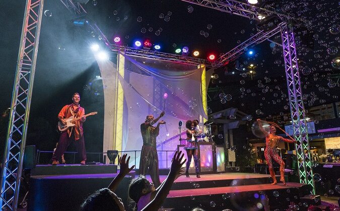 Vive la vida silvestre de noche en“Nighttime Zoo”