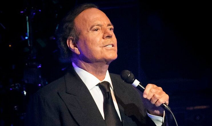 Julio Iglesias: Un Amor Incondicional en sus 55 años de carrera.