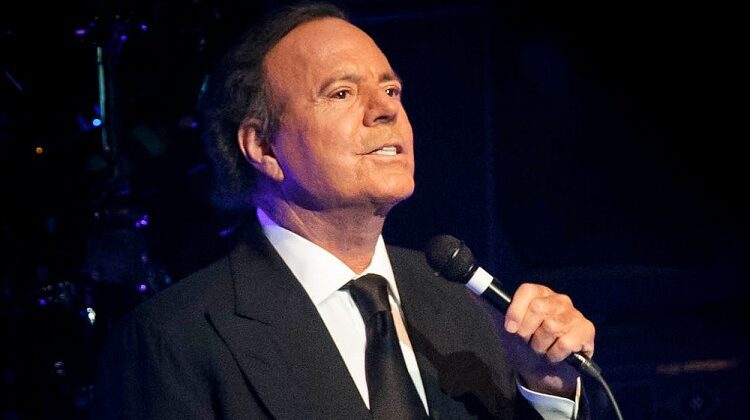 Julio Iglesias: Un Amor Incondicional en sus 55 años de carrera.