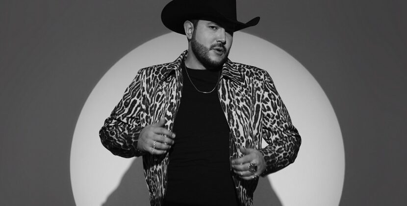 Julián Caballero lanzó “Mis favoritas”, covers que han influenciado su vida