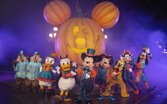 Disneyland Resort da la bienvenida al otoño con Halloween Time y Plaza de la Familia