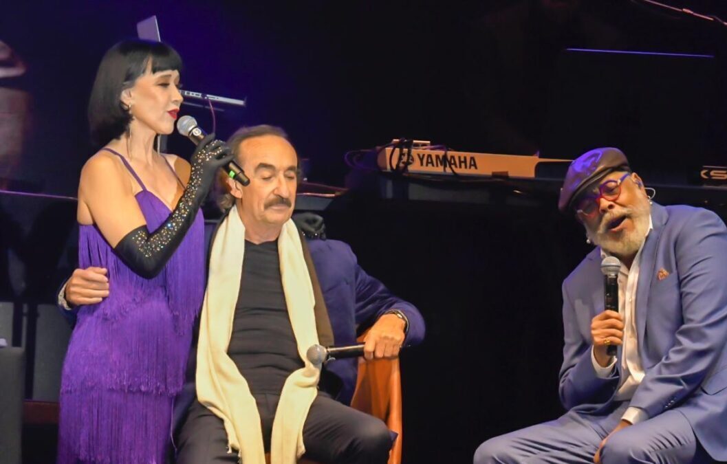 Noche de luna junto a “Se me antoja tu vida”