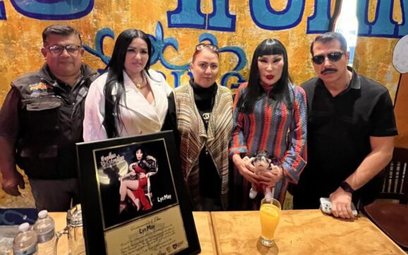 Lyn May inmortalizada en ‘Huellas de las Estrellas’