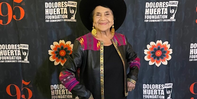 Dolores Huerta recibe apoyo de Los Tucanes de Tijuana