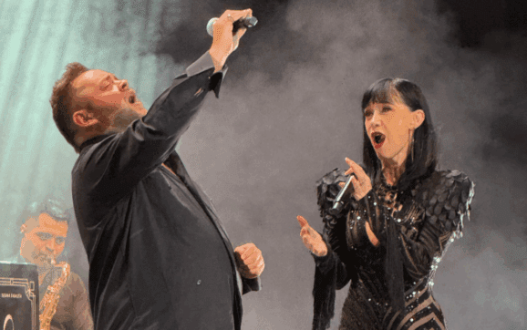 “10 la gira perfecta”, derroche de emociones y boleros