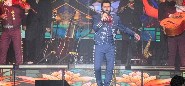 Alejandro Fernández disfrutó de su público en Arena Valle de Guadalupe
