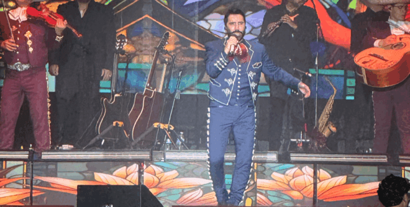 Alejandro Fernández disfrutó de su público en Arena Valle de Guadalupe