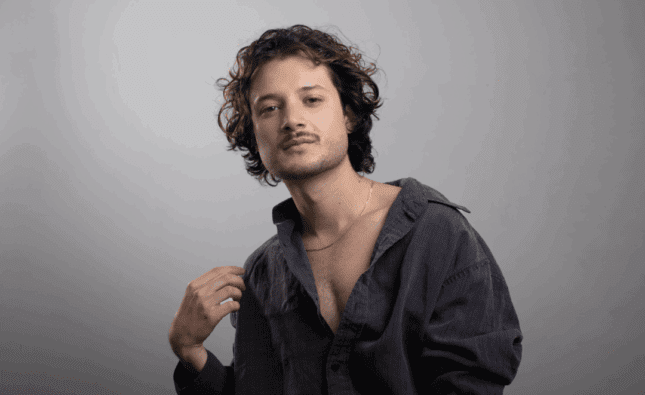 Joaquín Calatayud le da vida a ‘Omar’ en ‘Los Hilos del Pasado’