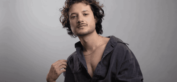 Joaquín Calatayud le da vida a ‘Omar’ en ‘Los Hilos del Pasado’