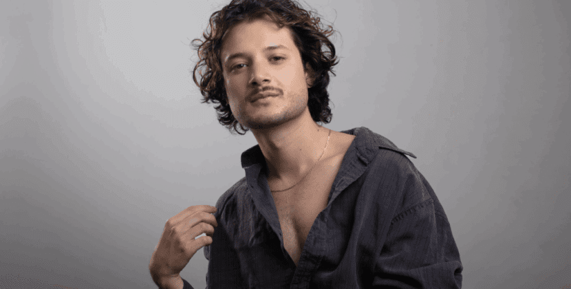 Joaquín Calatayud le da vida a ‘Omar’ en ‘Los Hilos del Pasado’