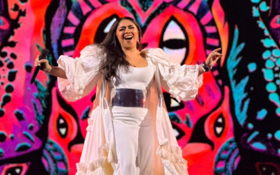 Majo Cornejo interpreta “Ningún color tiene dueño, en Festival del Viña del Mar