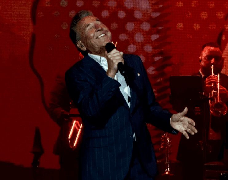 Ricardo Montaner presentó más que un concierto, una entrega de amor