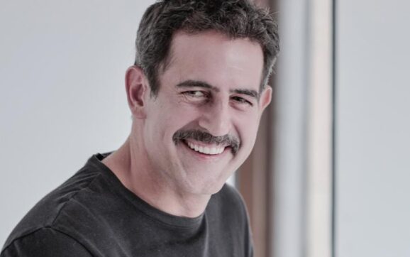 Rubén Zamora interpreta a ‘Raúl Castillo’ en la serie “DOC” de Netflix