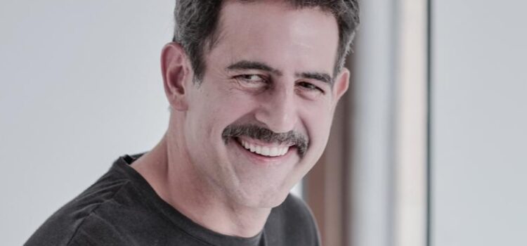 Rubén Zamora interpreta a ‘Raúl Castillo’ en la serie “DOC” de Netflix