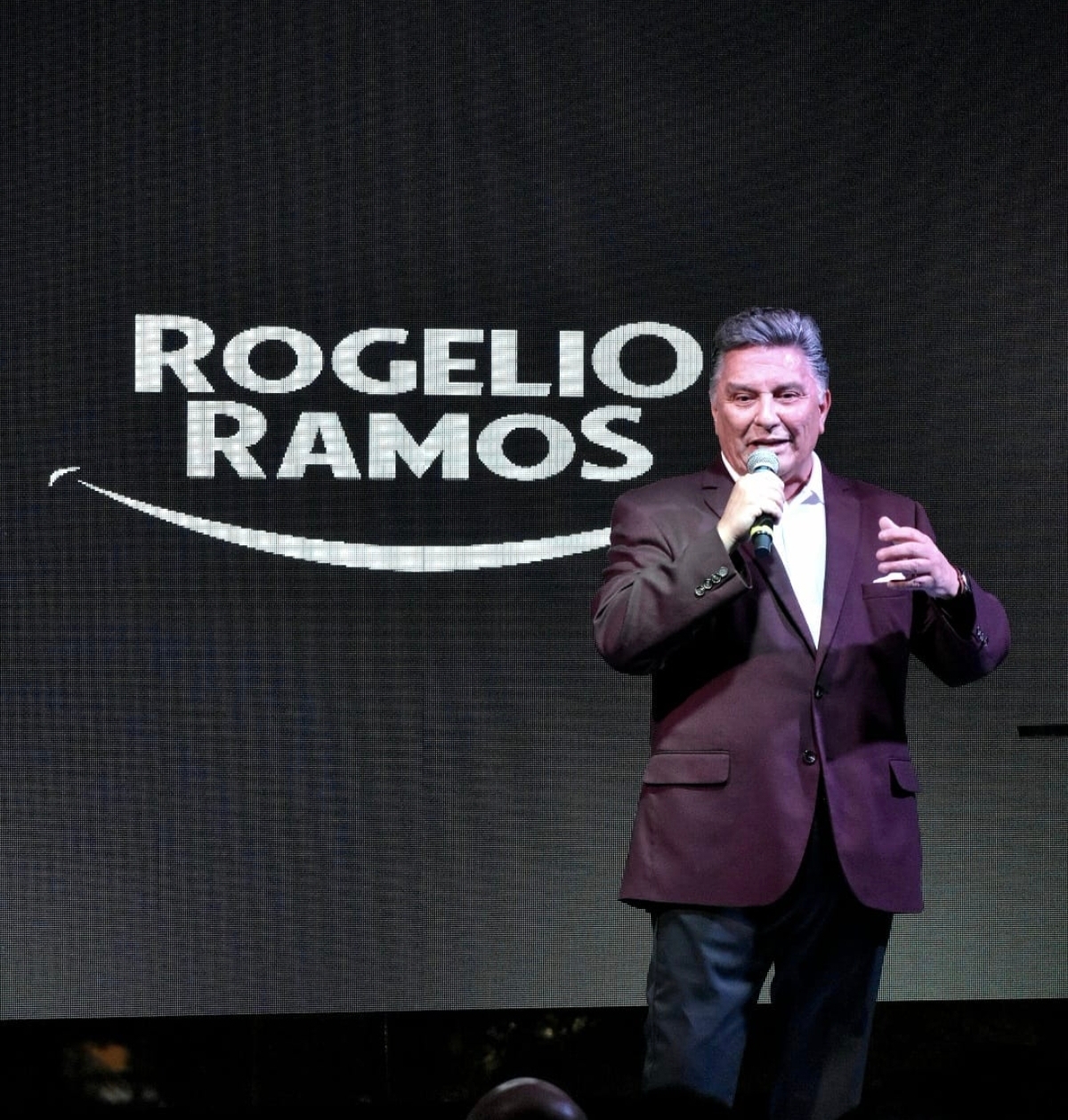 Rogelio Ramos provoca una noche de carcajadas en Tijuana