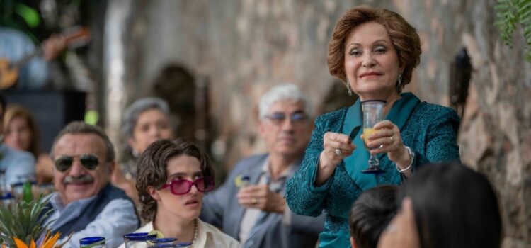 Adriana Barraza regresa a la televisión mexicana con “Una Familia Complicada”