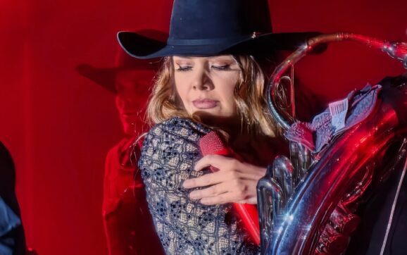 Yuridia conquista a Tijuana con espectacular noche