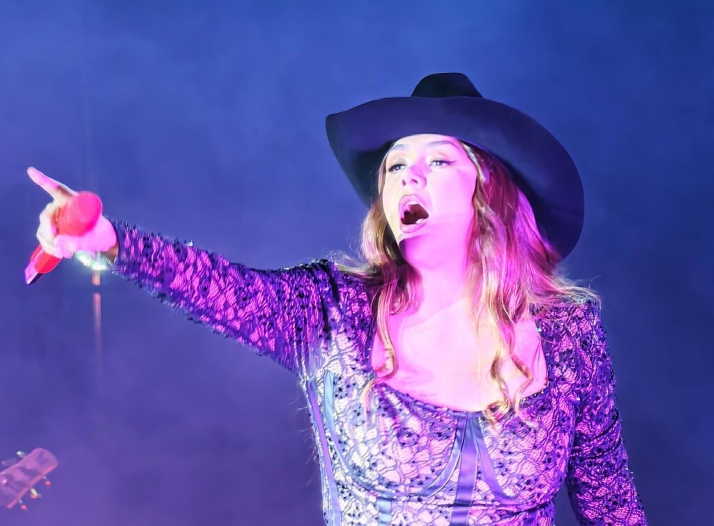 Yuridia conquista a Tijuana con espectacular noche