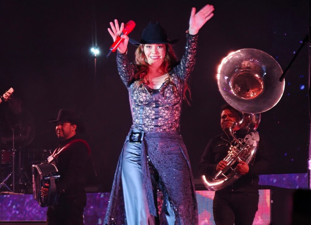 Yuridia conquista a Tijuana con espectacular noche